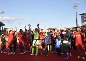 Squadra sotto la Curva Ovest