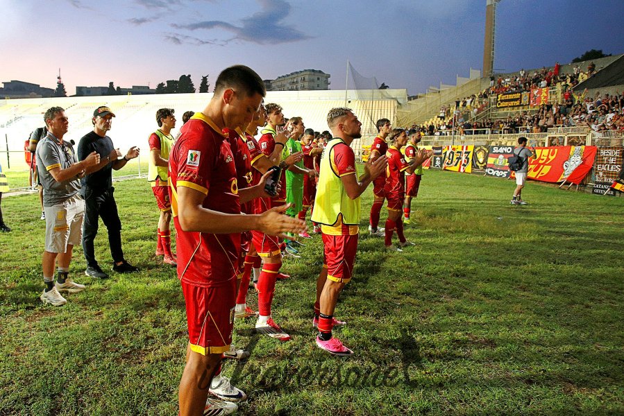 Squadra sotto la Curva